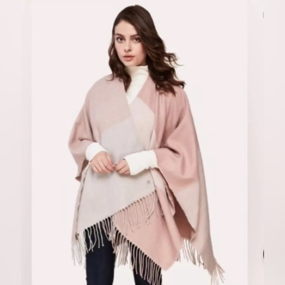 NWT Soia & Kyo - Light Pink & Cream Colorblocked Open Poncho W/ Scarf Hem OS